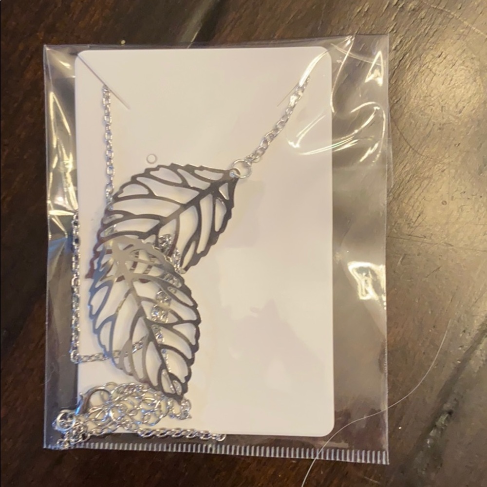 Double leaf necklace - Picture 5 of 5